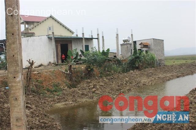 Thửa đất “tranh chấp” giữa gia đình được cấp và hộ bên cạnh
