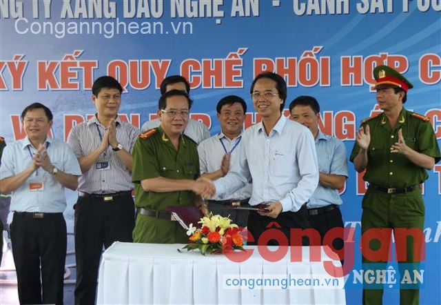 Cảnh sát PC&CC Nghệ An ký kết quy chế phối hợp với Công ty Xăng dầu Nghệ An