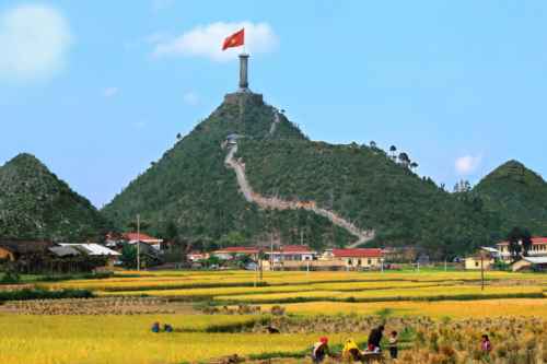 Cột cờ tổ quốc nơi biên cương. Ảnh: Internet