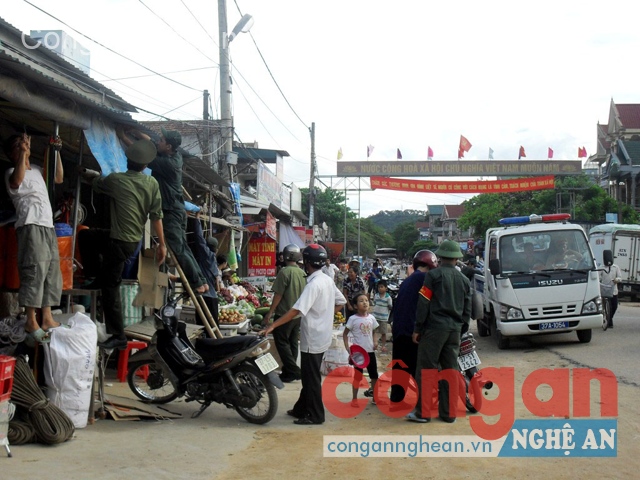 mặc dù các địa phương trong toàn tỉnh đã đồng loạt ra quân giải tỏa hành lang ATGT, tuy nhiên việc giải tỏa vẫn còn hời hợt, thiếu kiên quyết