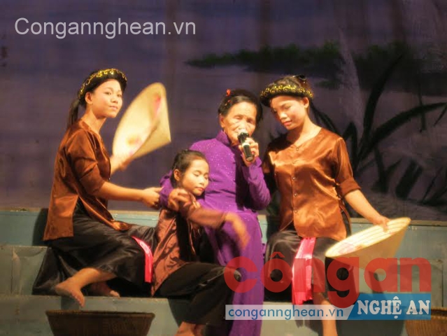 Khó khăn trong việc truyền dân ca cho thế hệ trẻ