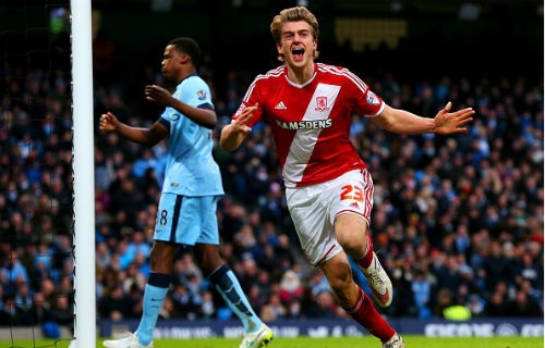 Man City (xanh) bất lực toàn tập trước đối thủ