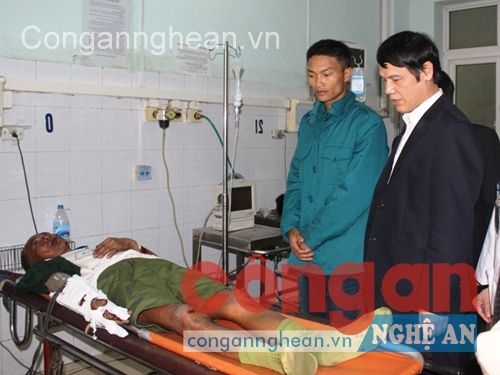 Một nạn nhân bị đa chấn thương đang được cấp cứu tại Bệnh viện Đa khoa tỉnh Thanh Hoá