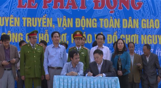 Các đơn vị tổ chức ký cam kết trong lễ phát động