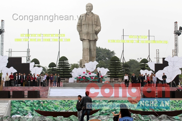 Các nghệ sĩ hăng say tập luyện chuẩn bị cho đêm vinh danh