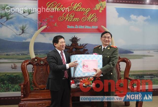 chí Hồ Đức Phớc, Bí thư Tỉnh ủy tặng quà chúc Tết Công an Nghệ An