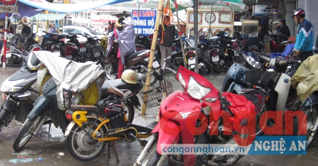 Các điểm giữ xe đồng loạt tăng giá gây bức xúc cho người dân