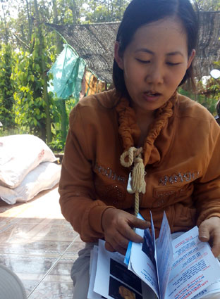 Chị Cao Thị Diễm Sương trình bày về việc bị thu sai tiền chi phí sinh con tại TTYT huyện Châu Đức.
