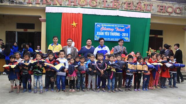 Tại buổi trao quà