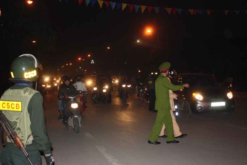 Lực lượng công an làm công tác đảm bảo ANTT trong đêm giao thừa