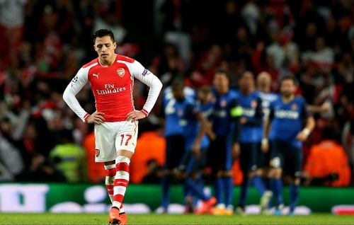 Arsenal gục ngã đau đớn trên sân nhà