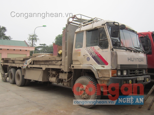 Xe chở gỗ không có giấy tờ hợp pháp bị tạm giữ