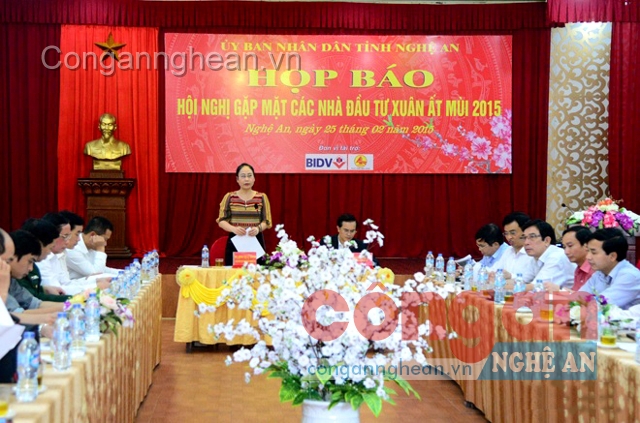 Quang cảnh buổi họp báo chiều 25/2