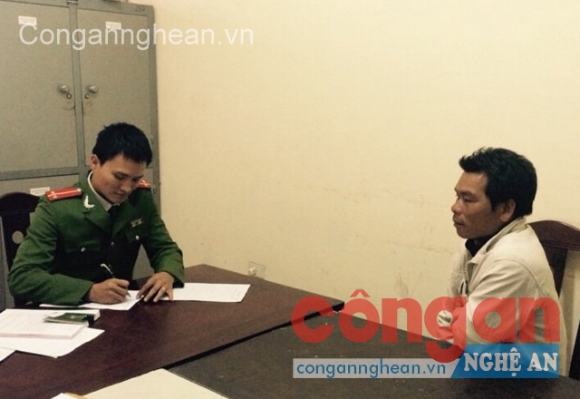 Lô Văn Phong đang khai báo tại CQĐT