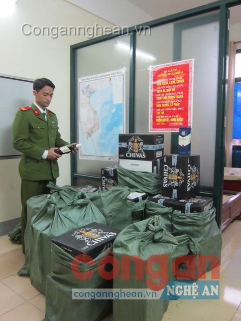 Công an TP Vinh thu giữ rượu nhập lậu