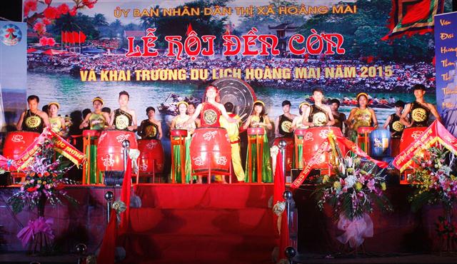 Đánh trống khai hội