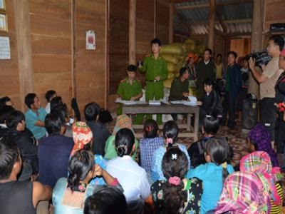 Tuyên truyền phòng, chống ma túy cho bà con dân tộc vùng biên.