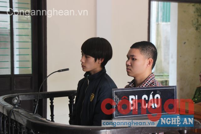 2 bị cáo tại phiên tòa