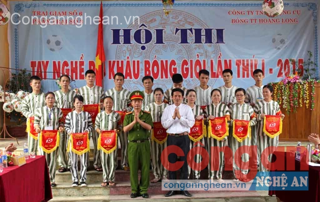  Trao chứng chỉ cho các phạm nhân có tay nghề giỏi