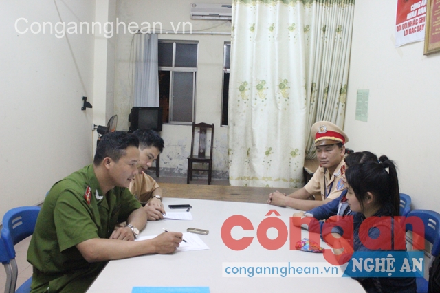 Lấy lời khai của các bị hại bị “má mì” lừa bán sang Trung Quốc