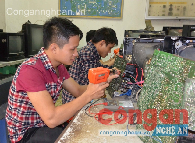 Đào tạo ở nhà trường phải gắn với thực tiễn nhu cầu xã hội để mang lại lợi ích cho học sinh, sinh viên, nhà trường và doanh nghiệp