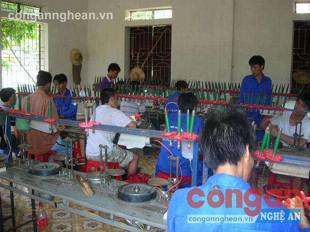 Học viên tổ chức học nghề tại Trung tâm GD, LĐXH