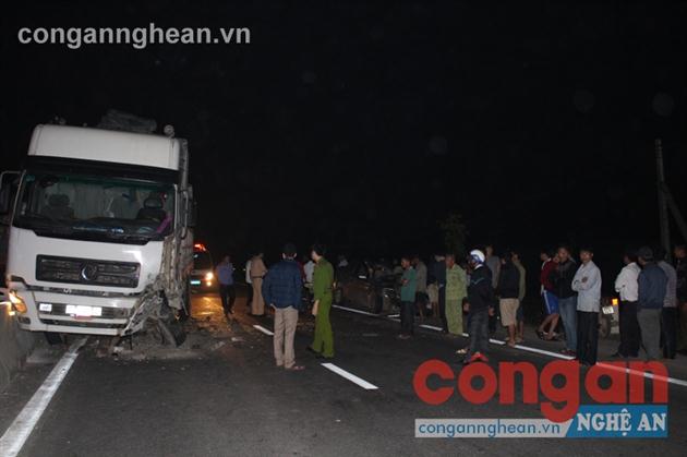 Xe tải bị hòng 1 phần đầu
