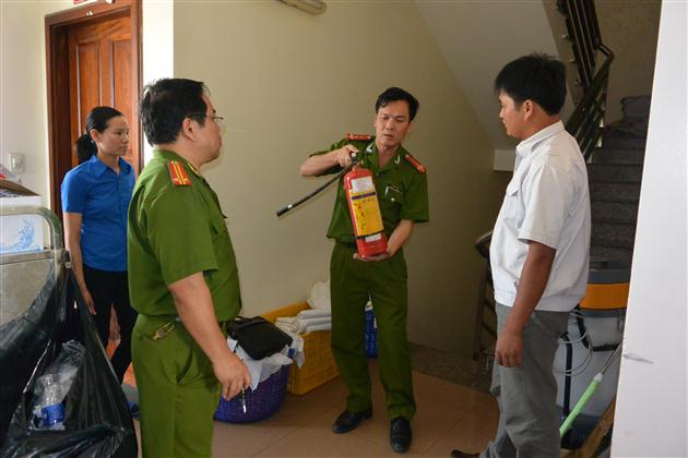 Kiểm tra thiết bị chữa cháy tại khách sạn Thượng Hải