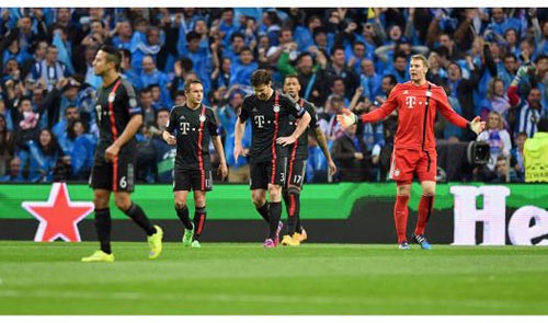 Ngày tệ hại của hàng thủ Bayern