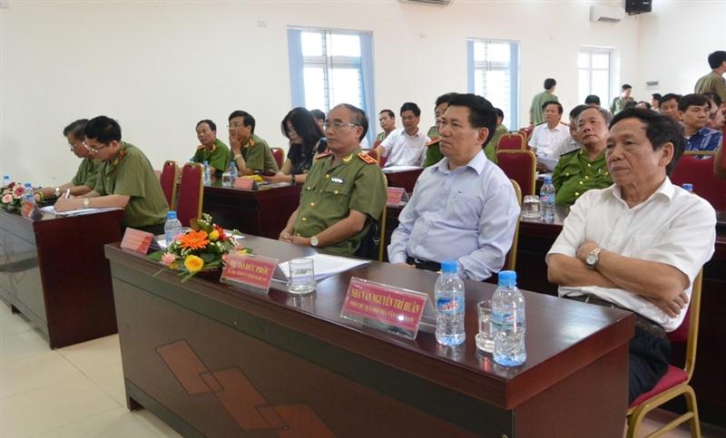Cam đại biểu tham dự