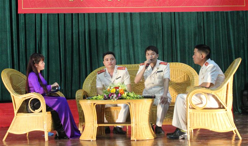 Các điển hình tiêu biểu tham gia giao lưu tại lễ tuyên dương