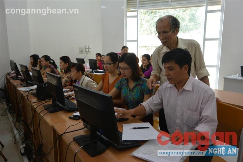 Khác với thư viện truyền thống, thư viện số thu hút đông đảo bạn đọc  vào đọc sách, tìm kiếm tài liệu