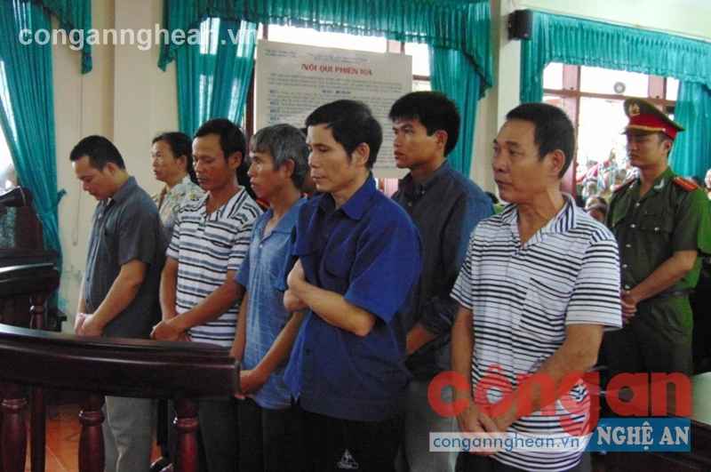Các đối tượng kích động, cản trở học sinh đến trường tại phiên tòa