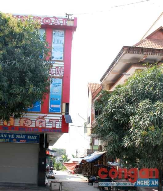 Phần lấn chiếm khoảng không sẽ bị cắt bỏ và phải làm giấy phép  xây dựng bổ sung tầng 3