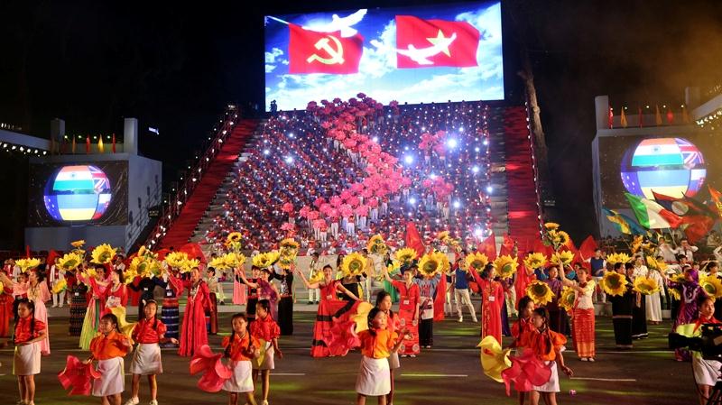 Chương trình nghệ thuật chào mừng 40 năm ngày giải phóng miền Nam, thống nhất đất nước