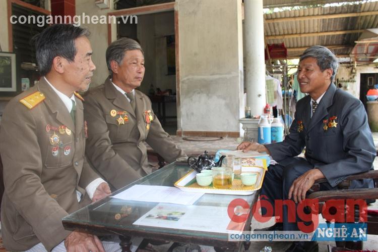 Các cựu chiến binh chia sẻ về những kỷ niệm của một thời đạn lửa