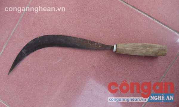 Chiếc liềm đối tượng dùng gây án