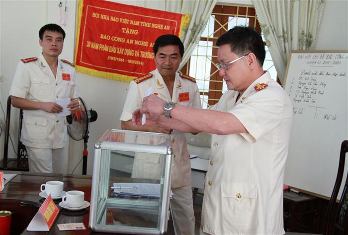 Bỏ phiếu bầu tại Đại hội
