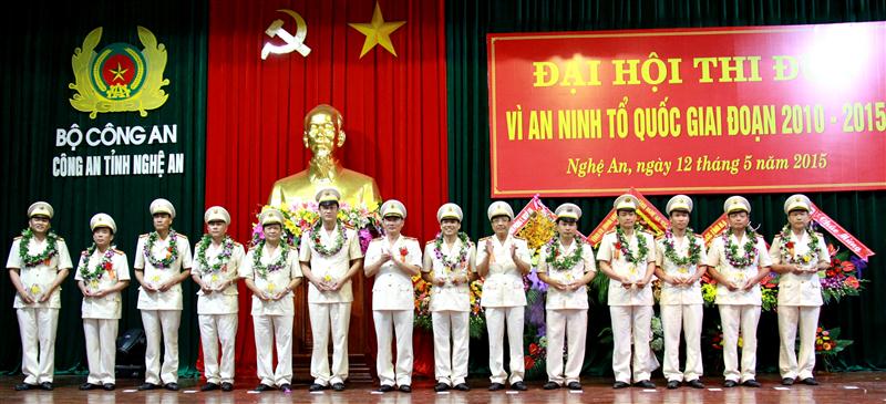Tôn vinh các tập thể điển hình tiên tiến.