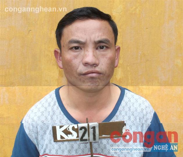 Đối tượng Xồng Giống Ma, một trong những đối tượng cầm đầu tụ điểm phức tạp về ma tuý vừa bị Công an huyện Kỳ Sơn triệt xoá