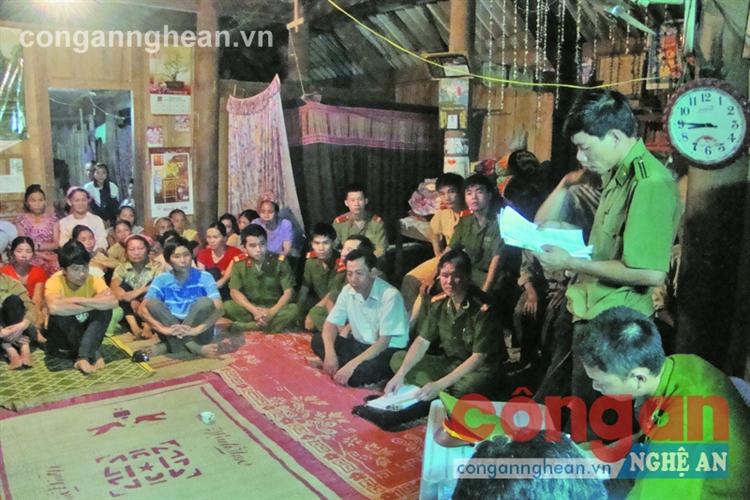 Công an huyện Quỳ Châu tuyên truyền về phòng chống tội phạm, tệ nạn ma túy cho người dân và thanh thiếu niên trong đồng bào DTTS