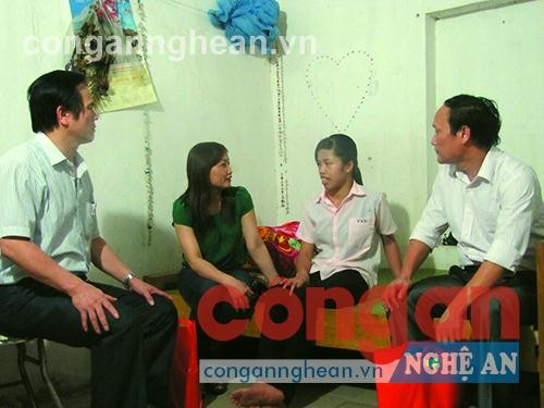 Lãnh đạo LĐLĐ tỉnh và Ban quản lý Khu kinh tế Đông Nam thăm hỏi, động viên công nhân, lao động tích cực lao động, sản xuất