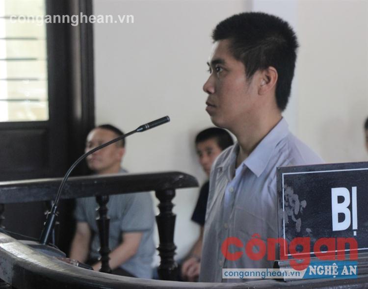 Đối tượng Trần Kim Dũng tại phiên tòa xét xử