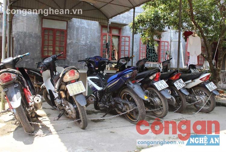 Một số xe máy do Hậu và đồng bọn lấy trộm được thu giữ