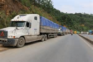 Xe đỗ ven đường làm mồi cho trộm ắc quy. Ảnh minh họa