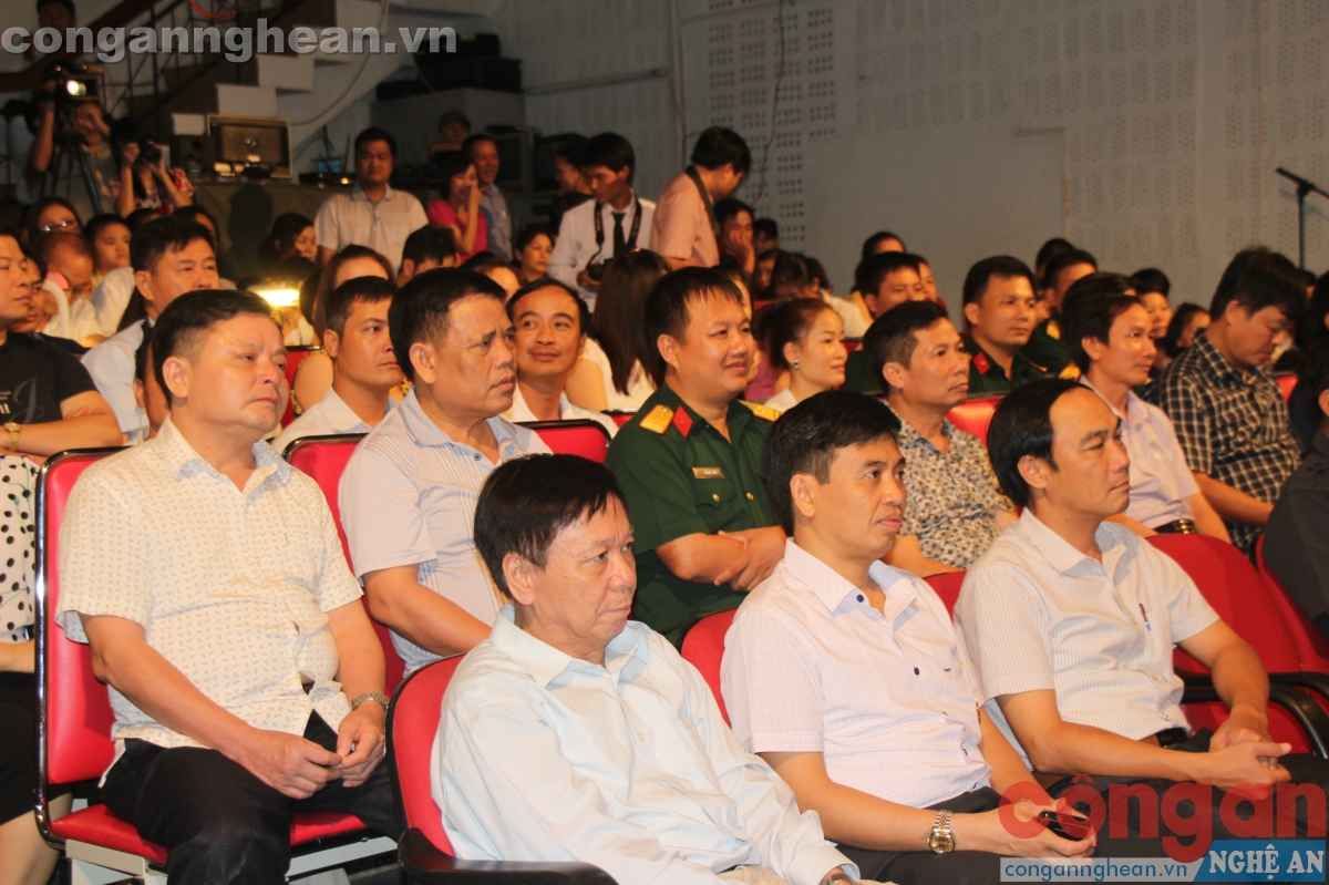 Đại diện lãnh đạo các cơ quan báo chí
