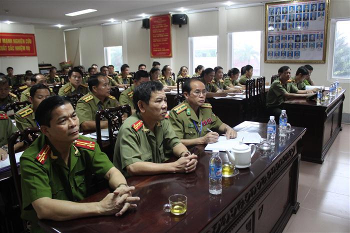 Các đại biểu dự buổi khai mạc lớp tập huấn