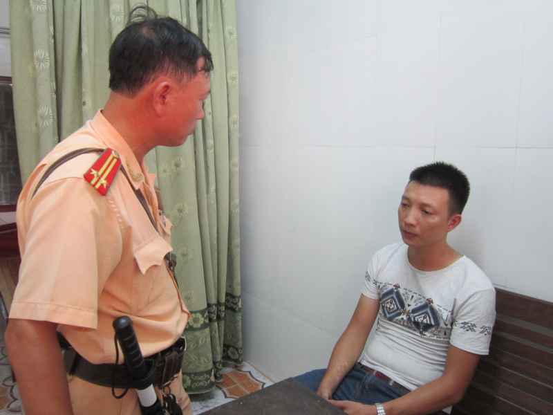 Đối tượng Bình tại cơ quan công an 