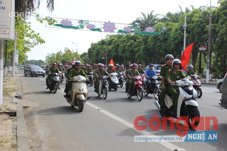 Các lực lượng chức năng trên địa bàn TP Vinh ra quân thực hiện                       Tháng hành động phòng, chống ma tuý và Ngày toàn dân phòng, chống ma tuý