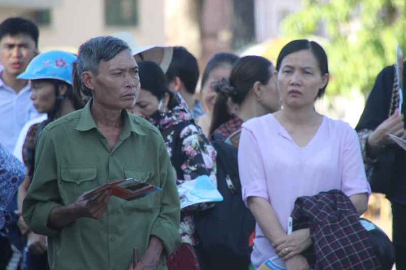 Còn phụ huynh thì lo lắng